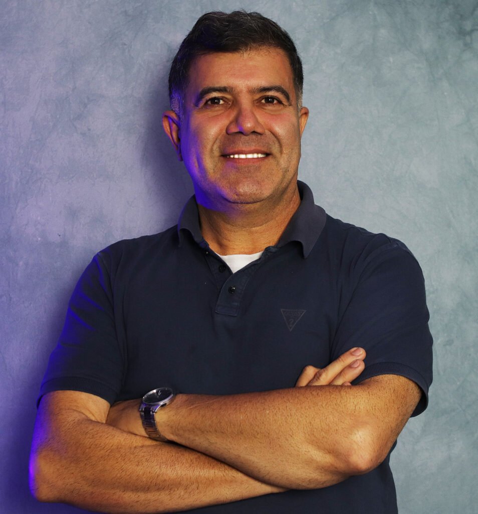 Junior Portare, autor de Carisma Magnético